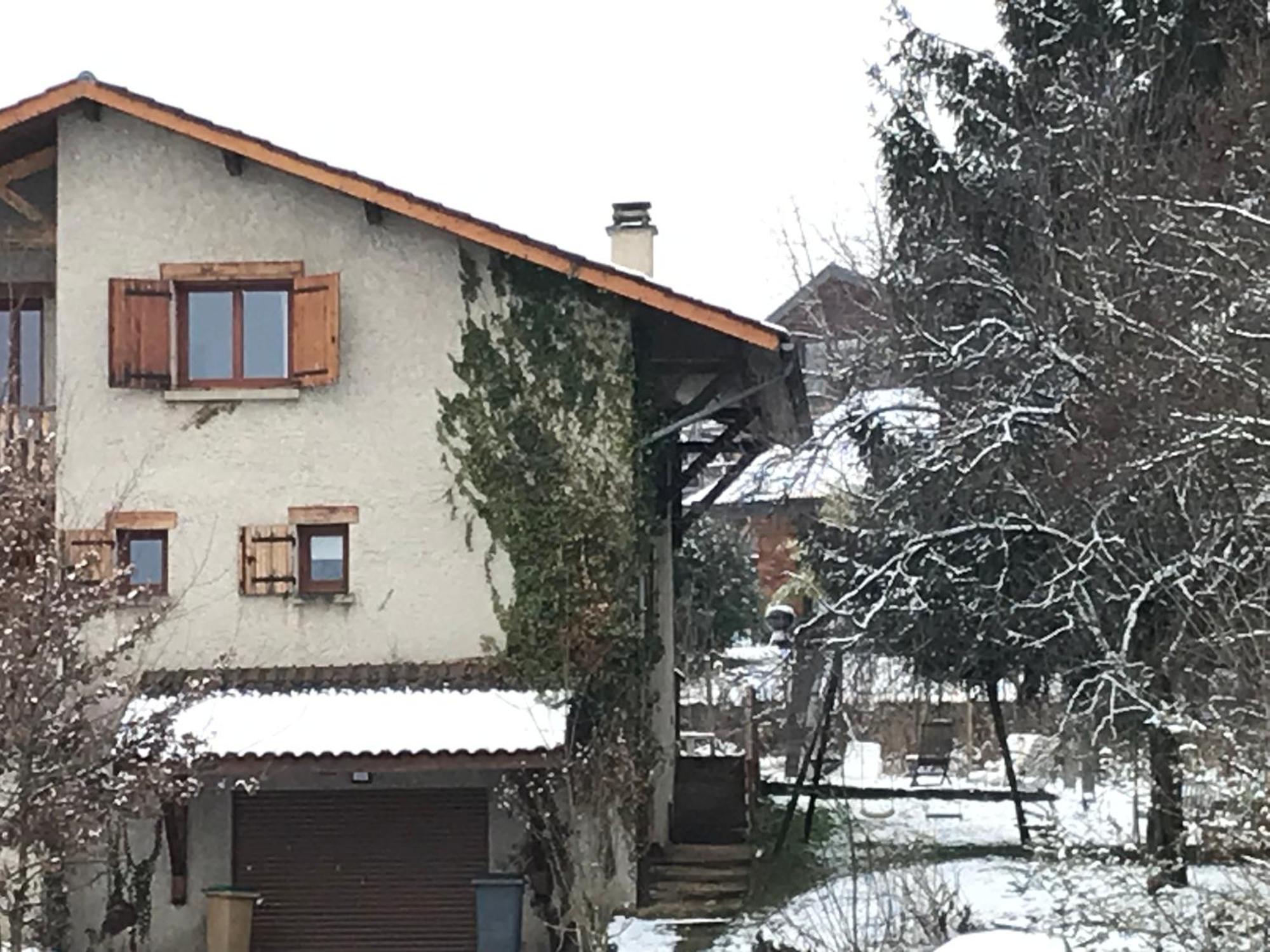 Appartement Dans Maison Brie-et-Angonnes Exterior photo