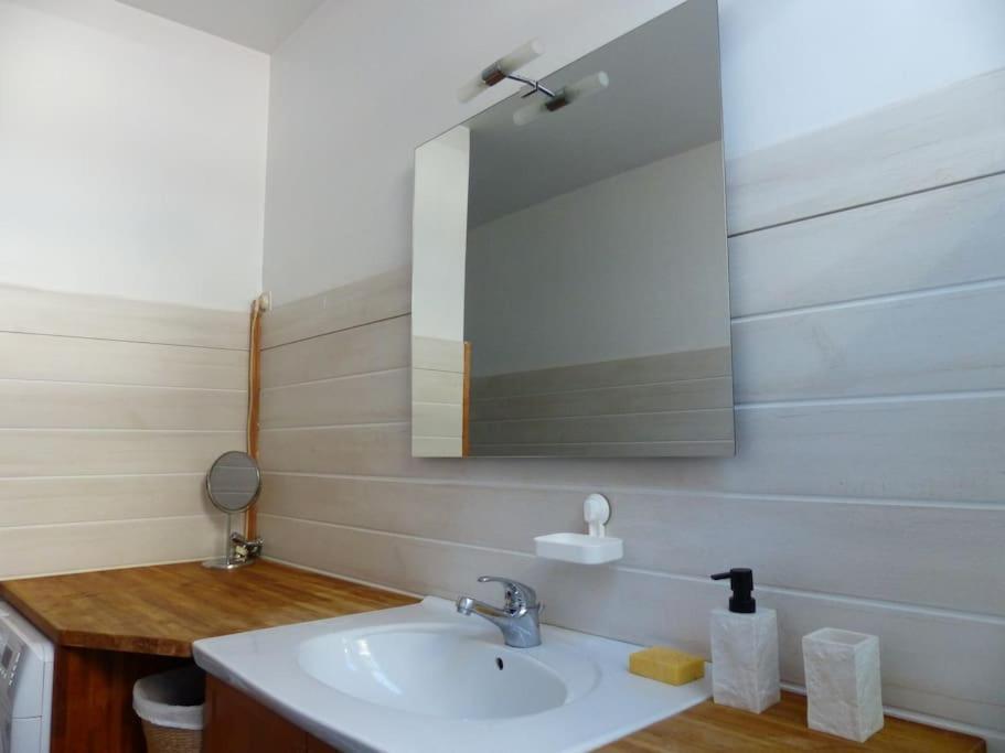 Appartement Dans Maison Brie-et-Angonnes Exterior photo