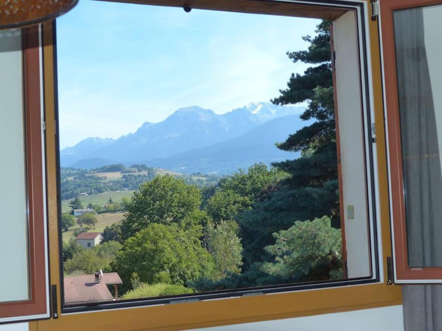Appartement Dans Maison Brie-et-Angonnes Exterior photo